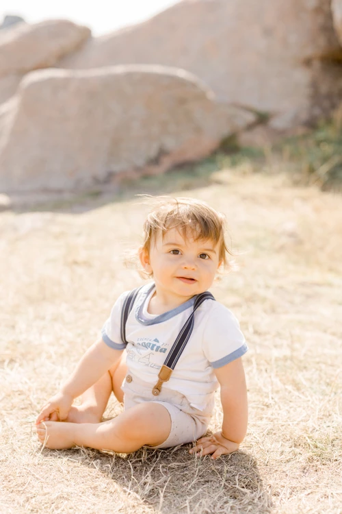 enfant bonheur gris marron nature